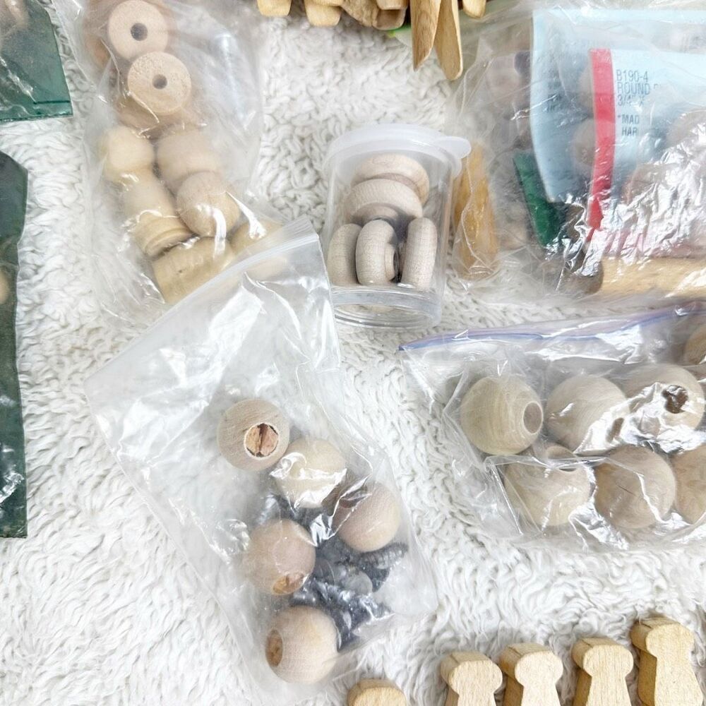 Vintage Lot of Wooden Clothespins, Knobs, Pulls, Handles Craft Project 80s 90s - Picture 3 of 11